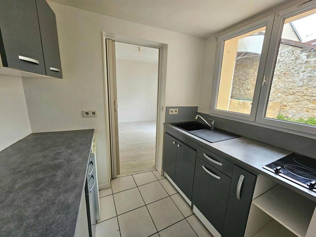 Appartement 1 pièce 18 m² · à Épône · 17,8 m² · 436 €