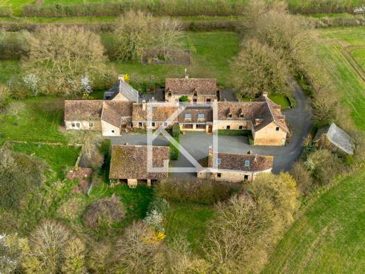 Maison à vendre 609 000 € 10 pièces 6 chambres 380 m² 17 080 m² de terrain Chevillé 72350