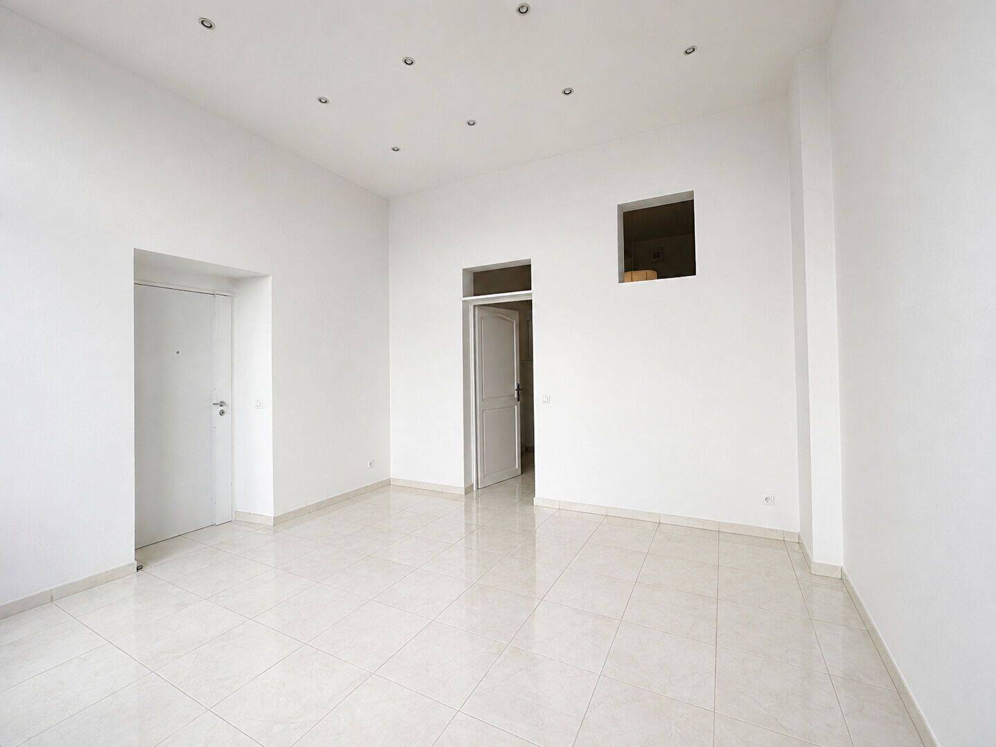 Appartement 2 pièces 42 m² · à Paris 10ème Arrondissement · 41,5 m² · 2 250 €/mois