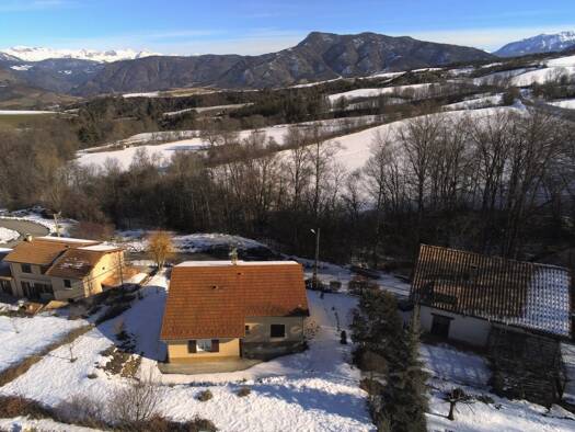 Maison à vendre 280 000 € 5 pièces 4 chambres 114 m² 626 m² de terrain Turriers 04250