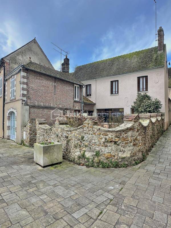 Maison 4 pièces 130 m² · à Saint-Julien-du-Sault · 130 m² · 107 000 €