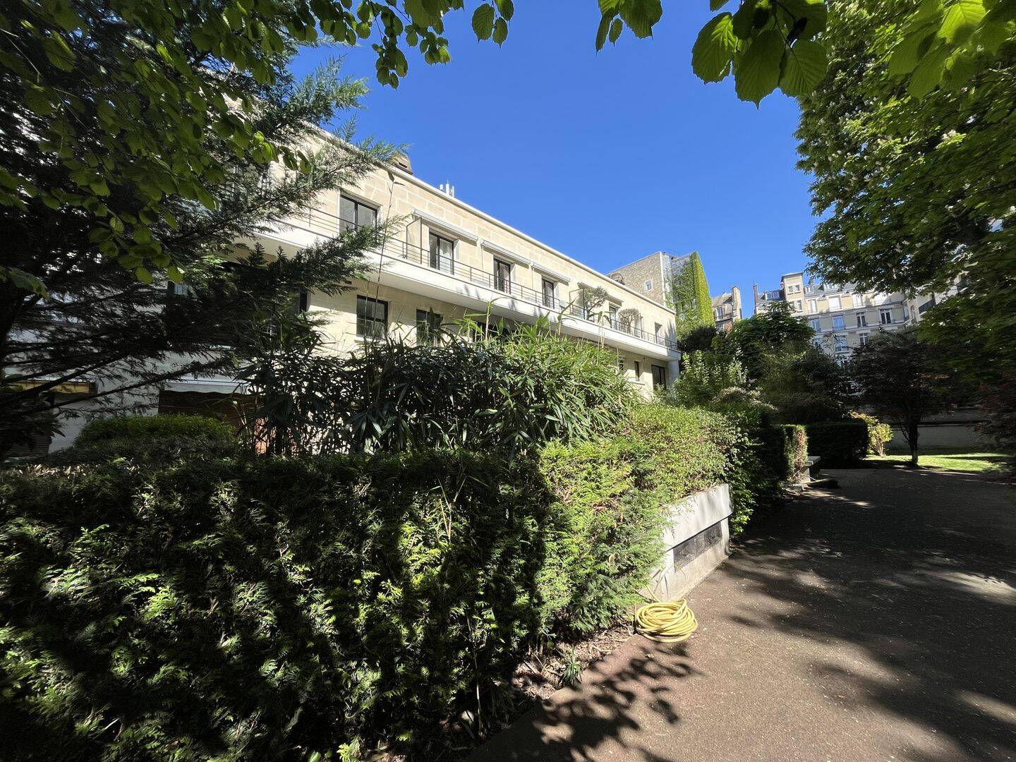 Appartement 3 pièces 80 m² · à Paris 16ème Arrondissement · 80,4 m² · 1 075 000 €