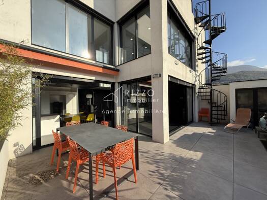 Appartement à vendre 475 000 € 5 pièces 3 chambres 150 m² Étage 2/2 Valserhône 01200