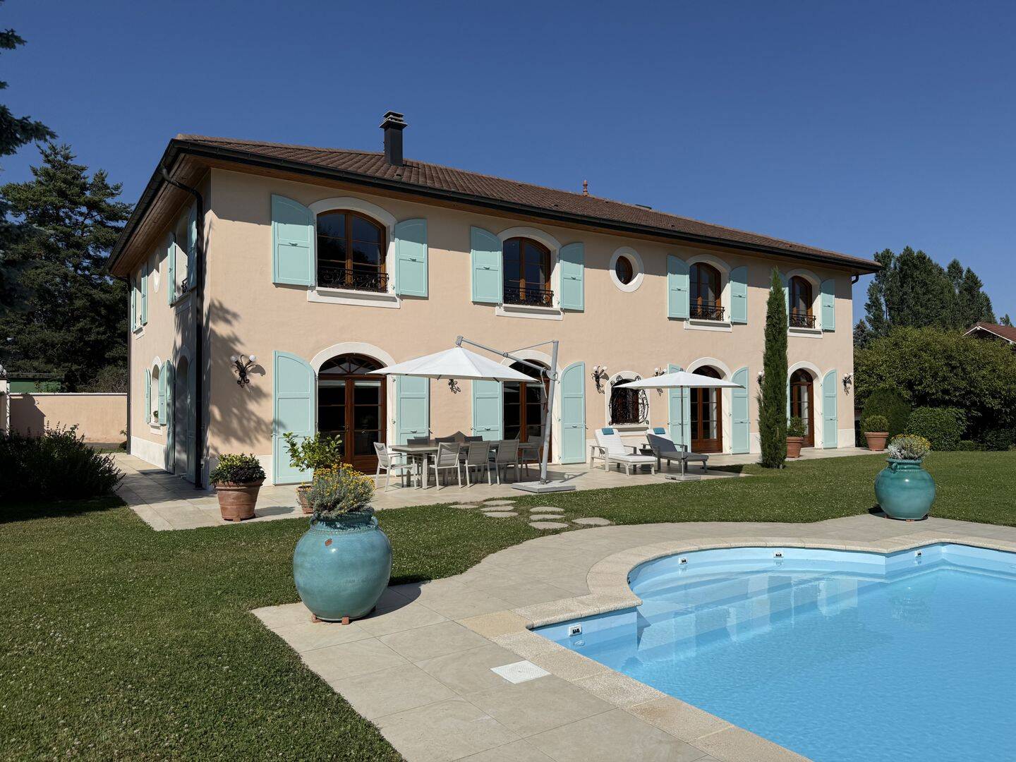 Maison 11 pièces 610 m² · à Échenevex · 610 m² · 2 990 000 €