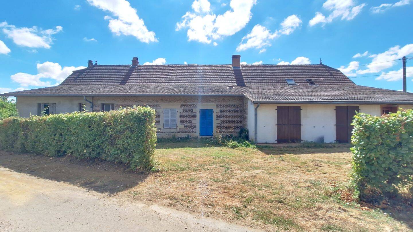 Maison 10 pièces 250 m² · à Saillenard · 250 m² · 149 000 €
