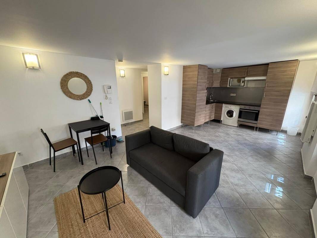 Appartement 2 pièces 43 m² · à Marseille 2ème Arrondissement · 43 m² · 898 €