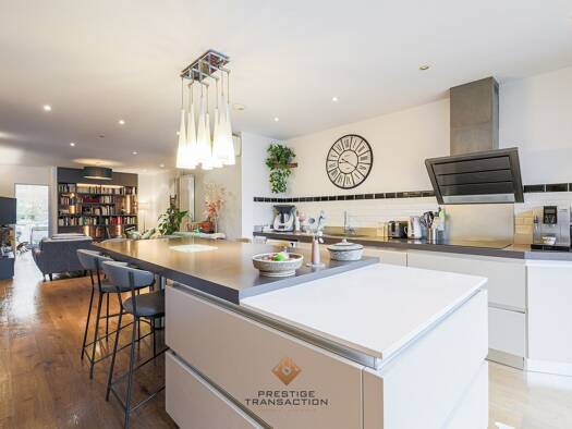 Appartement à vendre 428 000 € 5 pièces 4 chambres 137 m² Étage 1/16 Grenoble 38100