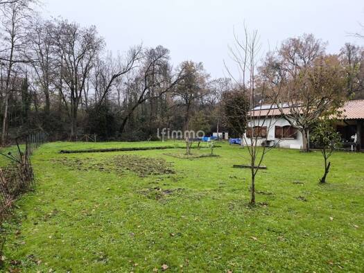 Maison de plain-pied à vendre 255 000 € 4 pièces 3 chambres 120 m² 2 781 m² de terrain Ambarès-et-Lagrave 33440