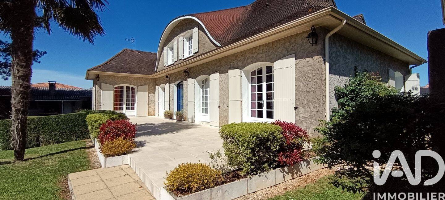 Maison 8 pièces 217 m² · à Vivonne · 217 m² · 312 000 €