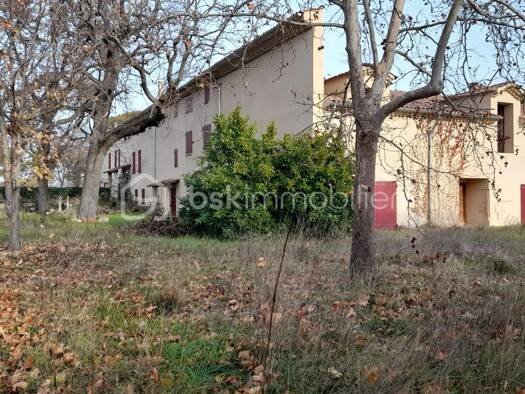 Maison à vendre 980 000 € 15 pièces 8 chambres 800 m² 10 220 m² de terrain Peripherie Manosque 04100