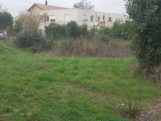 Terrain constructible viabilisé à vendre 120 000 € 530 m² de terrain Oraison 04700