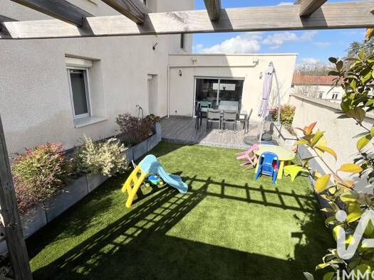 Maison à vendre 235 000 € 6 pièces 3 chambres 137 m² 195 m² de terrain Sud Est Le Chambon-Feugerolles 42500