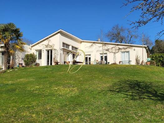 Maison de plain-pied à vendre 469 000 € 6 pièces 4 chambres 190 m² 2 500 m² de terrain Épernon 28230