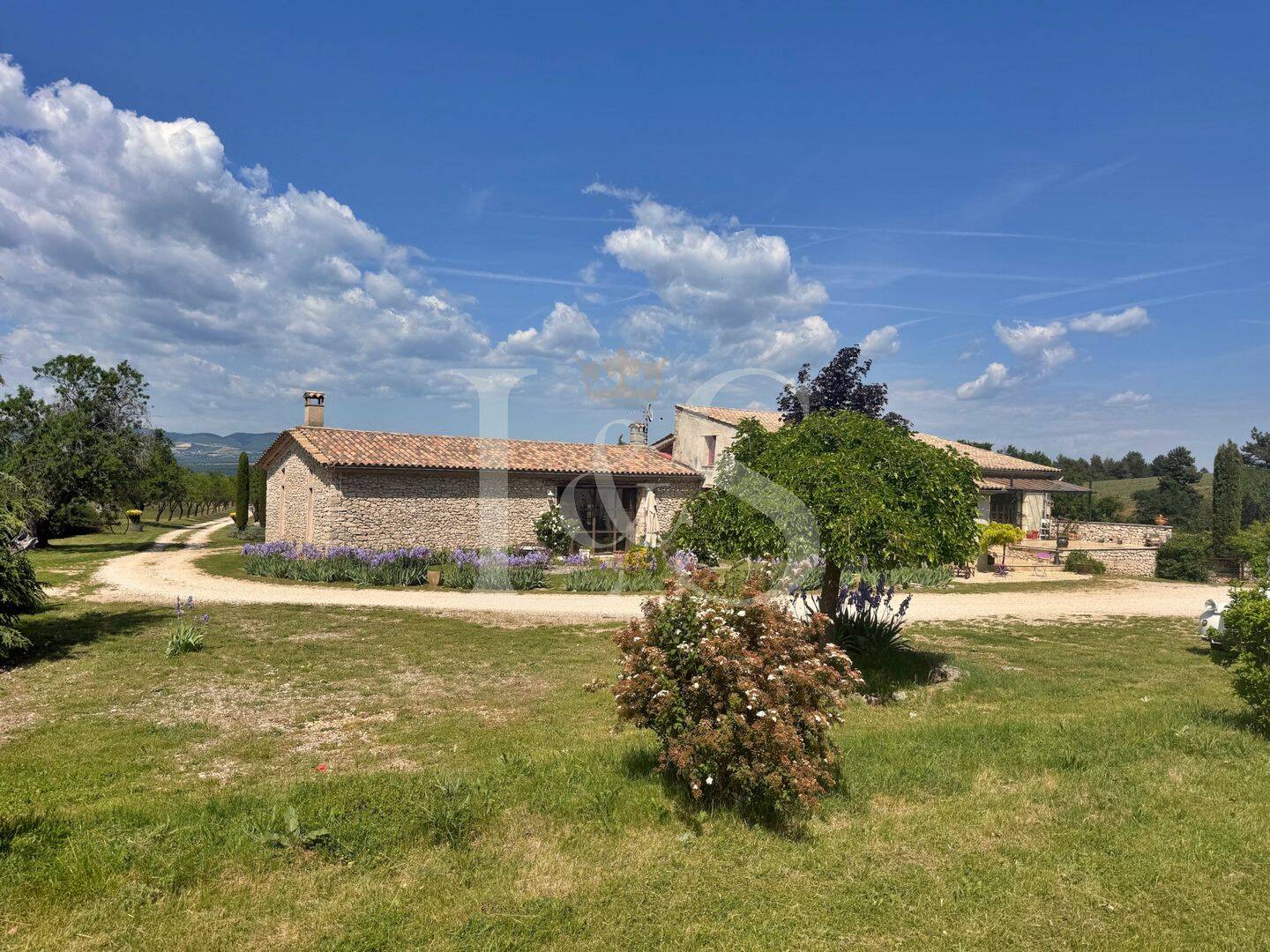Maison 12 pièces 448 m² · à Sault · 448 m² · 1 580 000 €