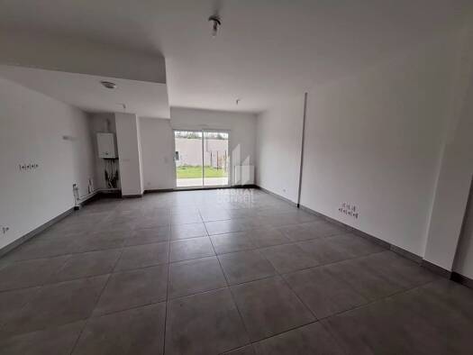 Appartement à vendre 221 000 € 4 pièces 3 chambres 93,4 m² RDC/3 Bourgoin-Jallieu 38300