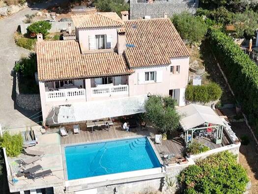 Villa à vendre 1 250 000 € 7 pièces 4 chambres 210 m² 2 020 m² de terrain Gattières 06510