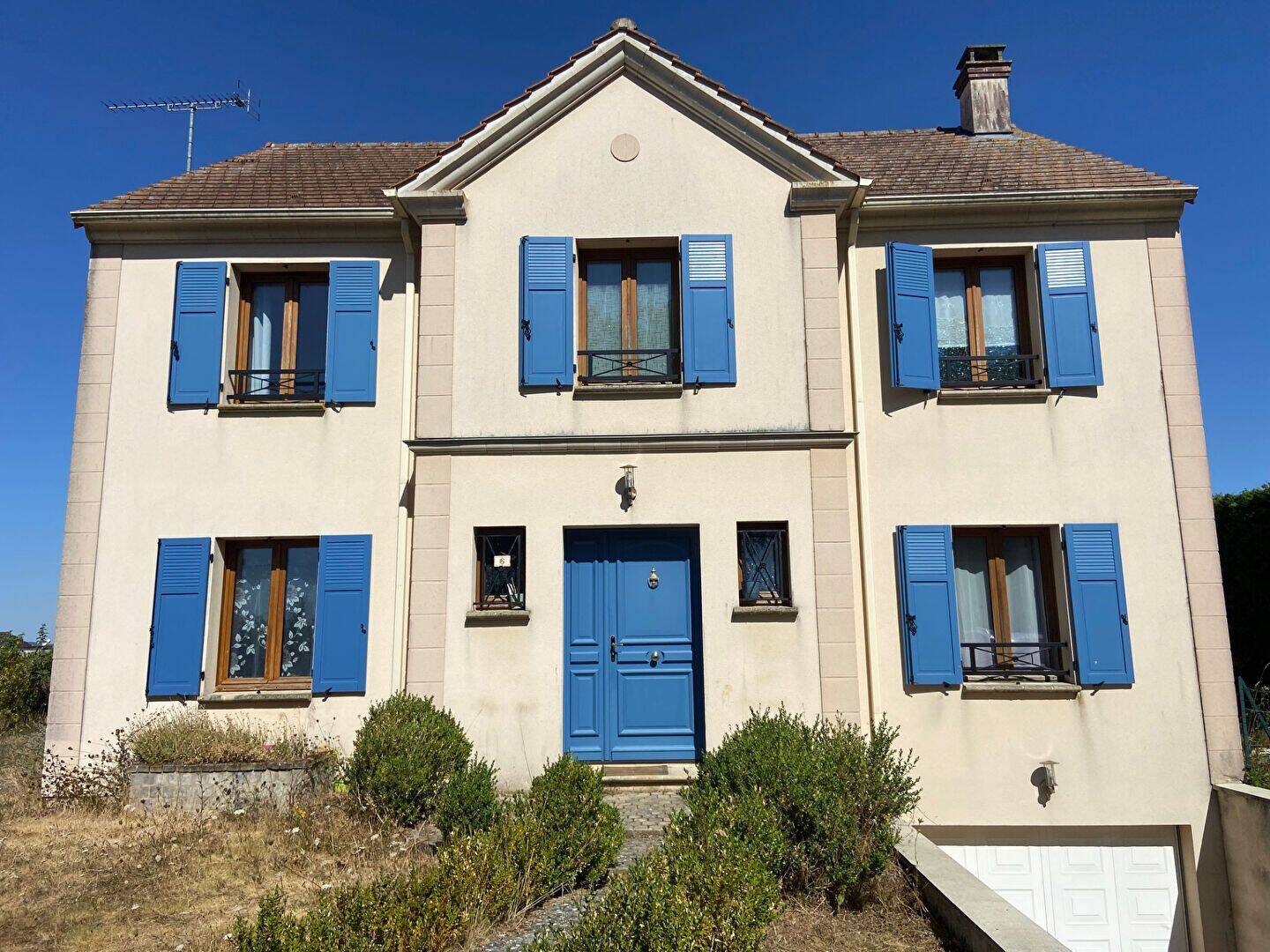 Maison 6 pièces 154 m² · à Favières · 154 m² · 229 900 €