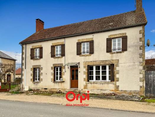 Maison à vendre 69 800 € 4 pièces 3 chambres 180 m² 1 172 m² de terrain Murat 03390