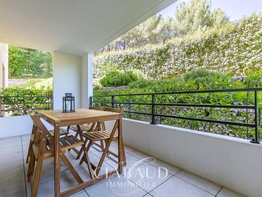 Appartement à louer 1 590 € 3 pièces 2 chambres 61,1 m² RDC Luynes Aix-en-Provence 13080