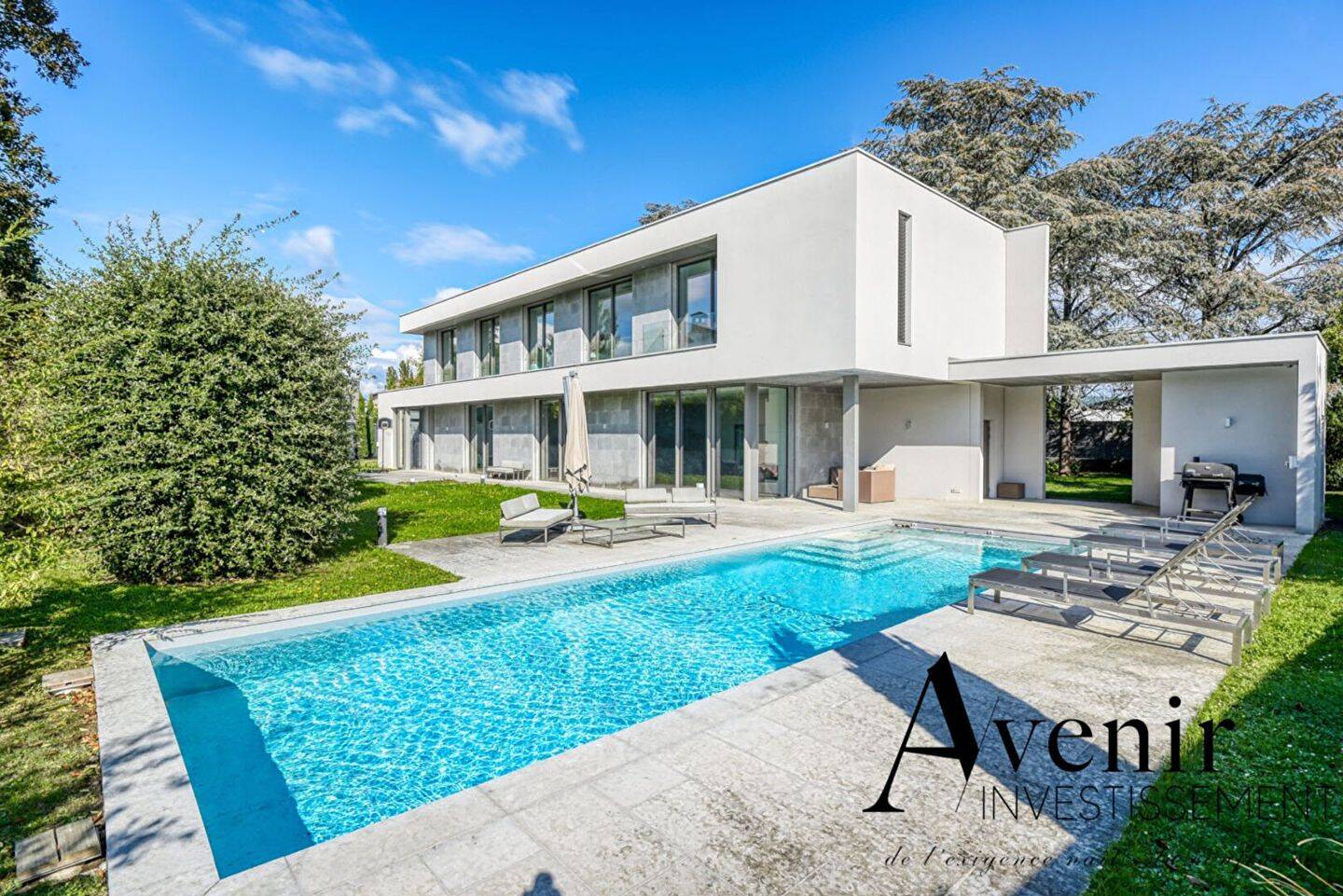 Maison 6 pièces 320 m² · à Écully · 320 m² · 7 500 €