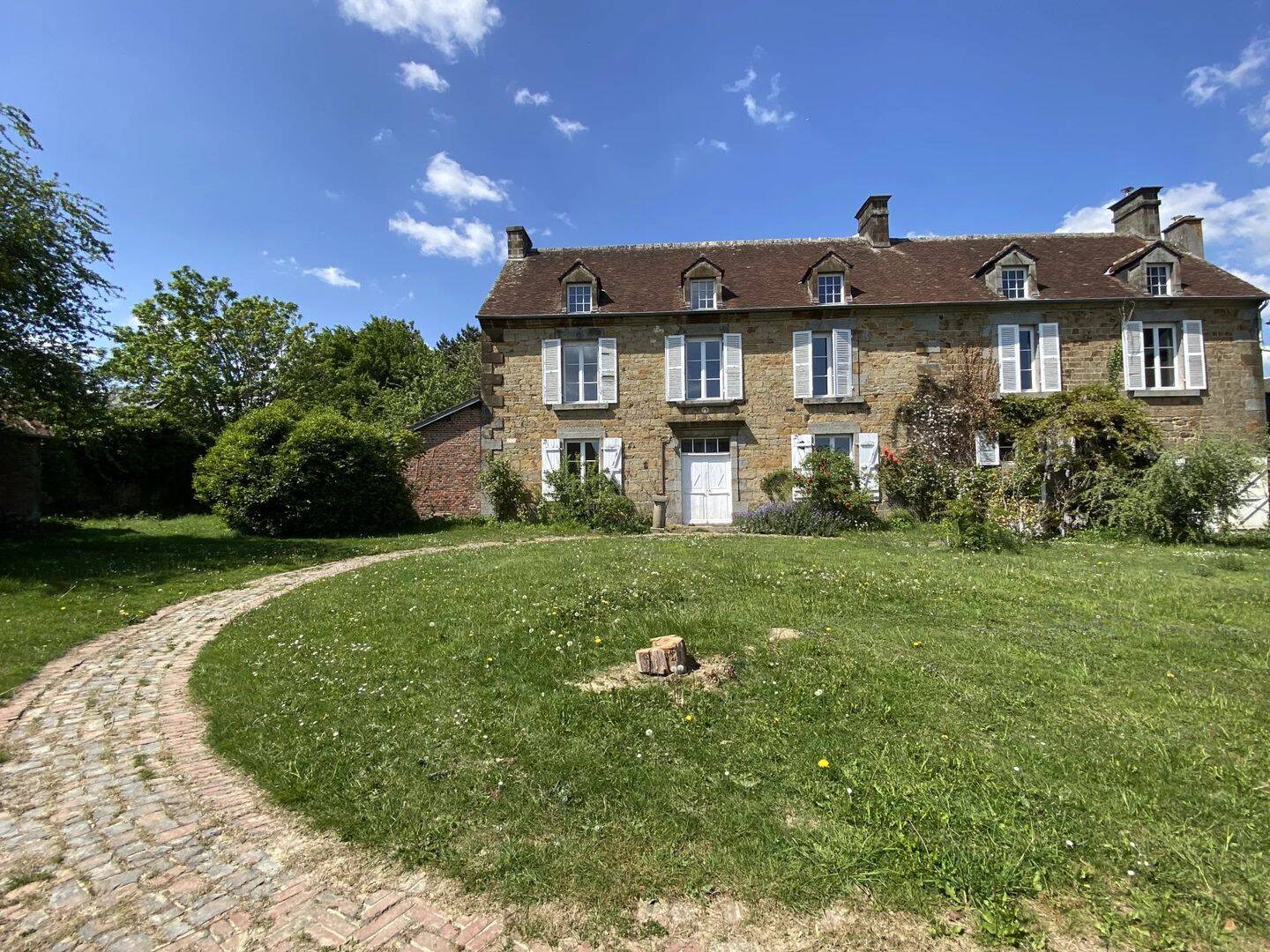 Maison 266 m² · à Carrouges · 266 m² · 294 000 €