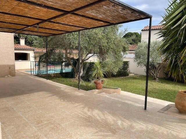 Maison 6 pièces 145 m² · à Lacoste · 145 m² · 600 000 €