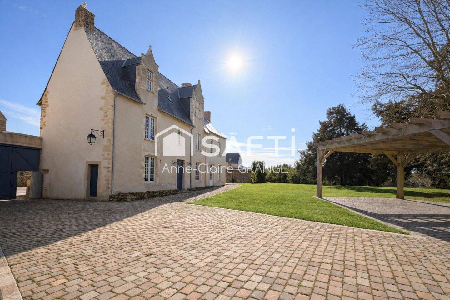 Maison 8 pièces 279 m² · à Coulans-sur-Gée · 279 m² · 749 000 €