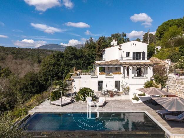 Villa à vendre 3 990 000 € 8 pièces 5 chambres 297 m² 5 000 m² de terrain Saint-Paul-de-Vence 06570