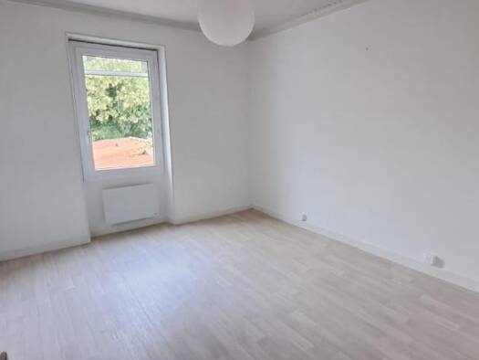 Appartement à louer 715 € 4 pièces 3 chambres 112 m² Étage -1/2 Bretenoux 46130