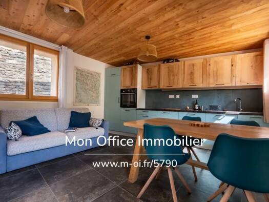 Maison à vendre 240 000 € 3 pièces 2 chambres 66 m² 24 m² de terrain Guillestre 05600