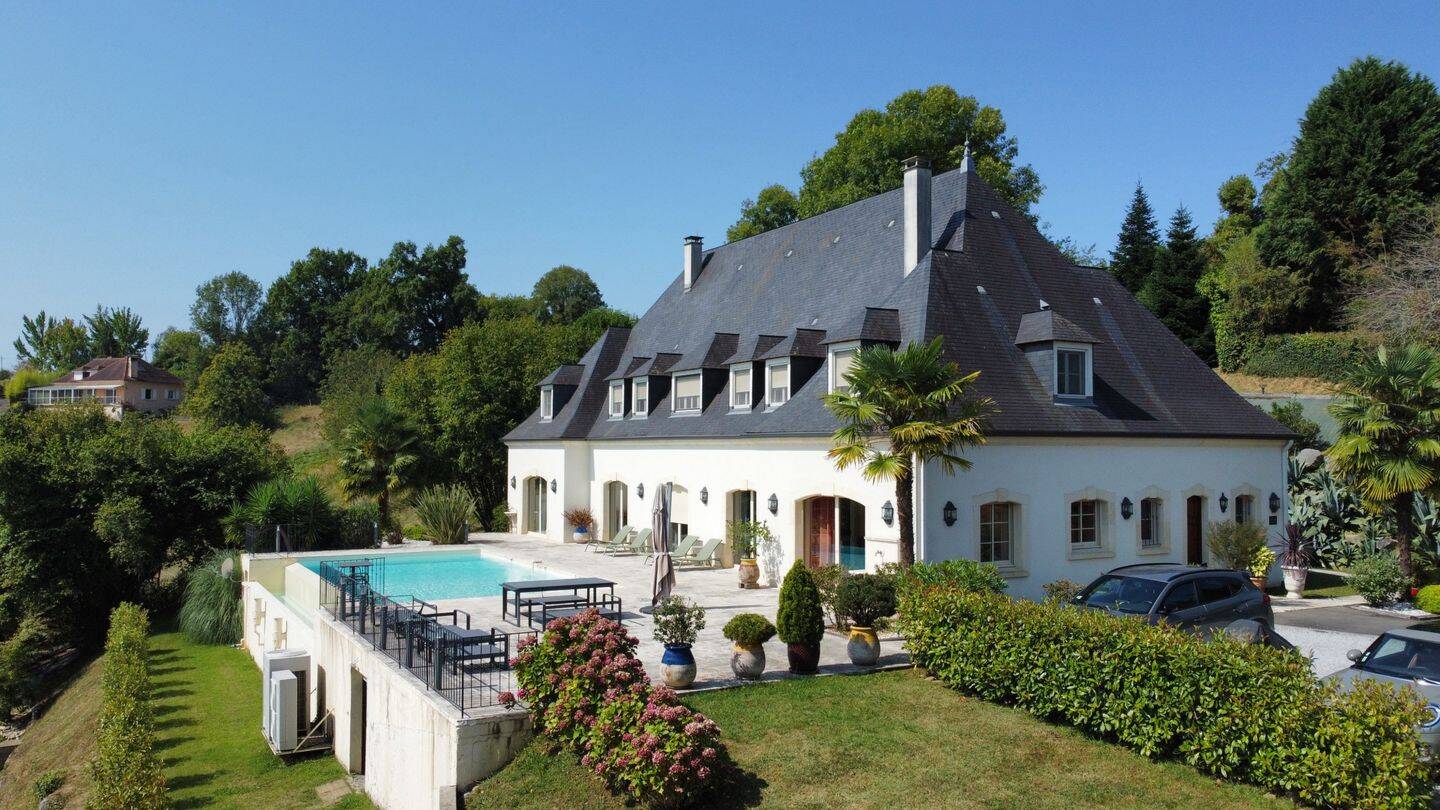 Maison 9 pièces 396 m² · à Pau · 396 m² · 1 399 000 €