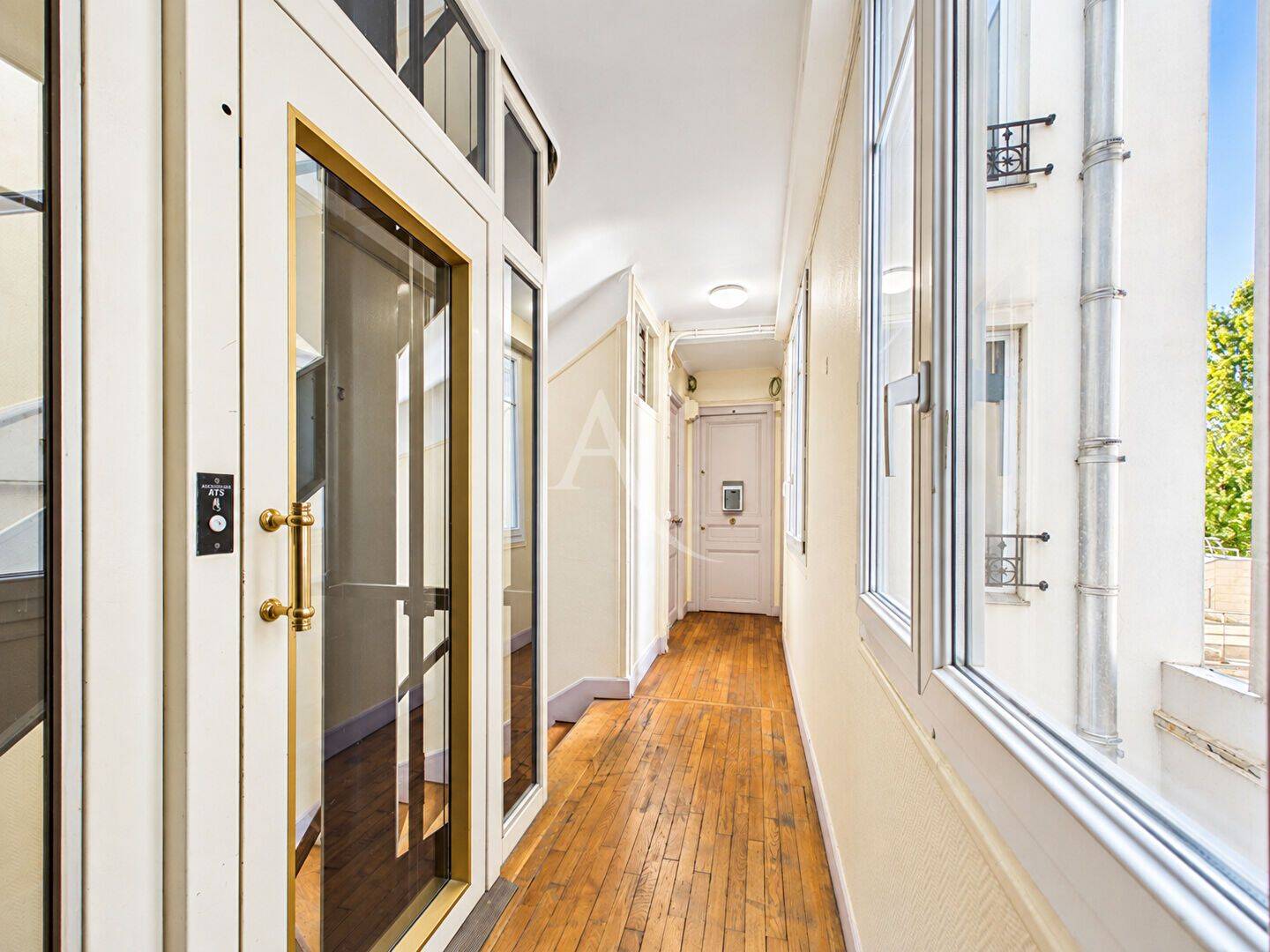 Appartement 1 pièce 9 m² · à Neuilly-sur-Seine · 9,2 m² · 88 000 €