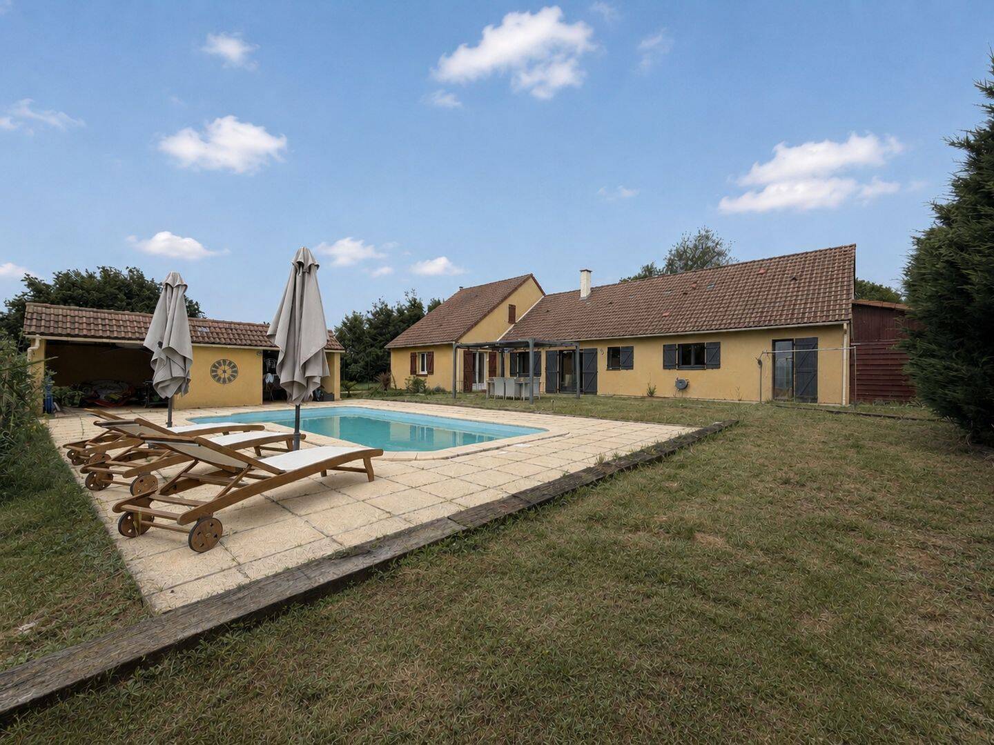Maison 8 pièces 182 m² · à Lacs · 182 m² · 237 375 €