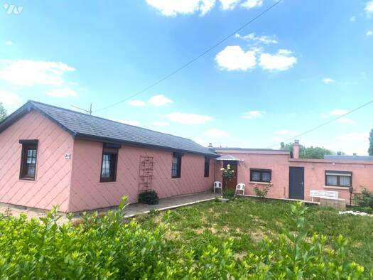 Maison de plain-pied à vendre 62 000 € 8 pièces 3 chambres 101 m² Buire 02500