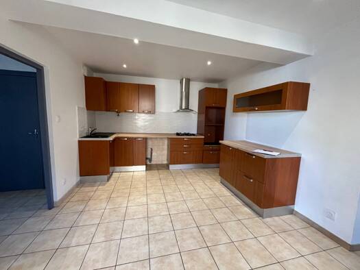 Maison à louer 780 € 4 pièces 3 chambres 86,1 m² 300 m² de terrain Nervieux 42510