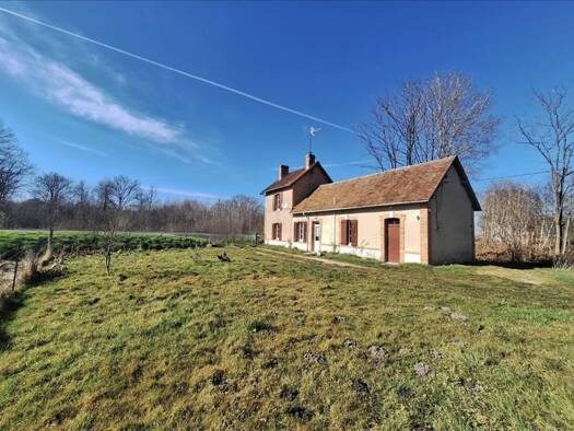 Maison de plain-pied à vendre 195 960 € 3 pièces 2 chambres 84 m² 157 115 m² de terrain Salbris 41300