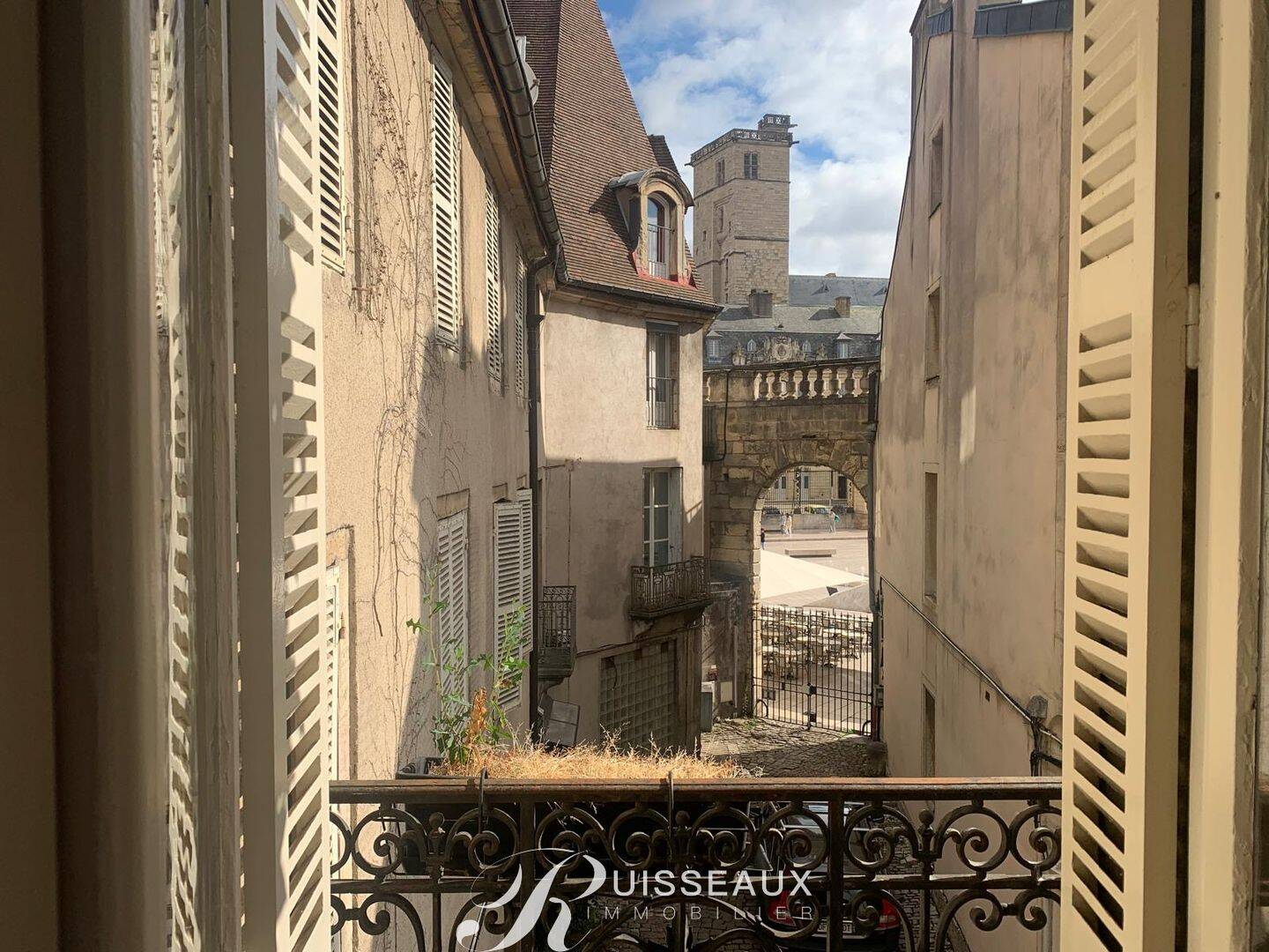 Appartement 6 pièces 152 m² · à Dijon · 152,4 m² · 2 220 €