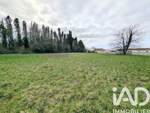 Terrain constructible à vendre 59 500 € 3 164 m² de terrain Chassors 16200
