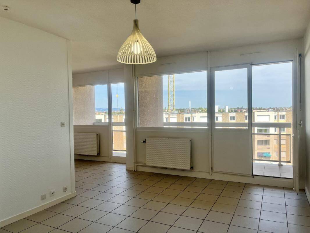 Appartement 1 pièce 25 m² · à Roanne · 25 m² · 350 €