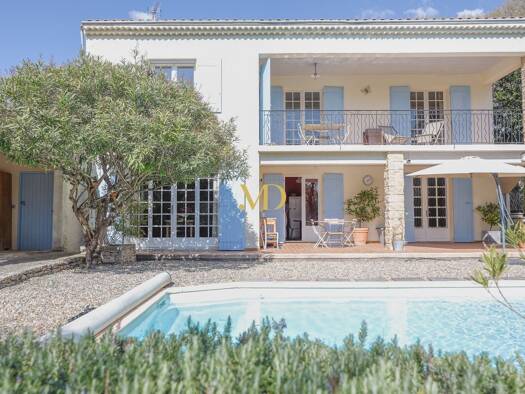 Villa à vendre 595 000 € 8 pièces 4 chambres 194 m² 1 530 m² de terrain Saint-Saturnin-lès-Apt 84490