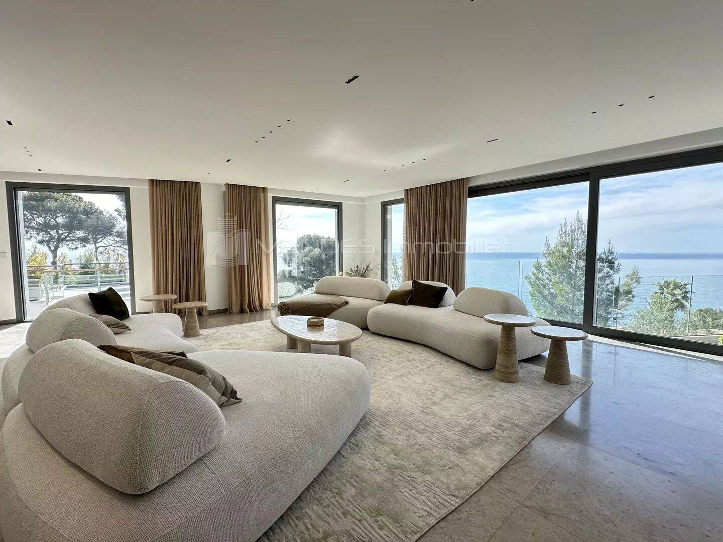 Maison 10 pièces 402 m² · à Cap-d'Ail · 401,6 m² · 40 000 €/mois