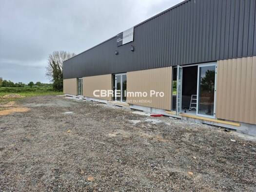 Local commercial à louer 10 € 608,6 m² de surface de vente divisible Azay-le-Brûlé 79400