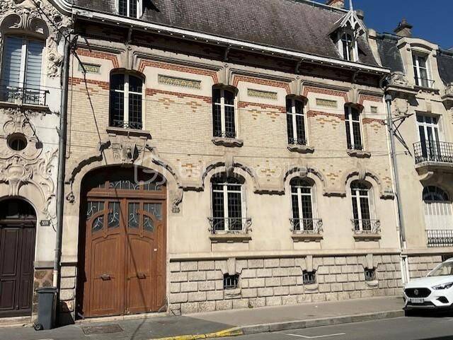 Maison 7 pièces 284 m² · à Châlons-en-Champagne · 284 m² · 594 000 €