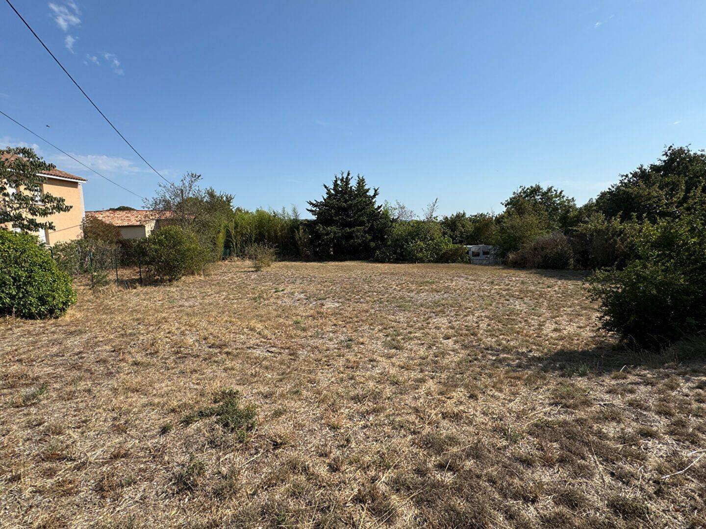 Terrain de 694 m² à Salon-de-Provence - photo 2