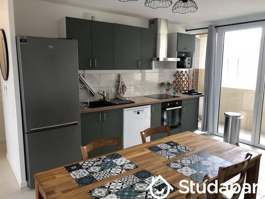 1 pièce 11 m² · à Bordeaux · 11 m² · 570 €