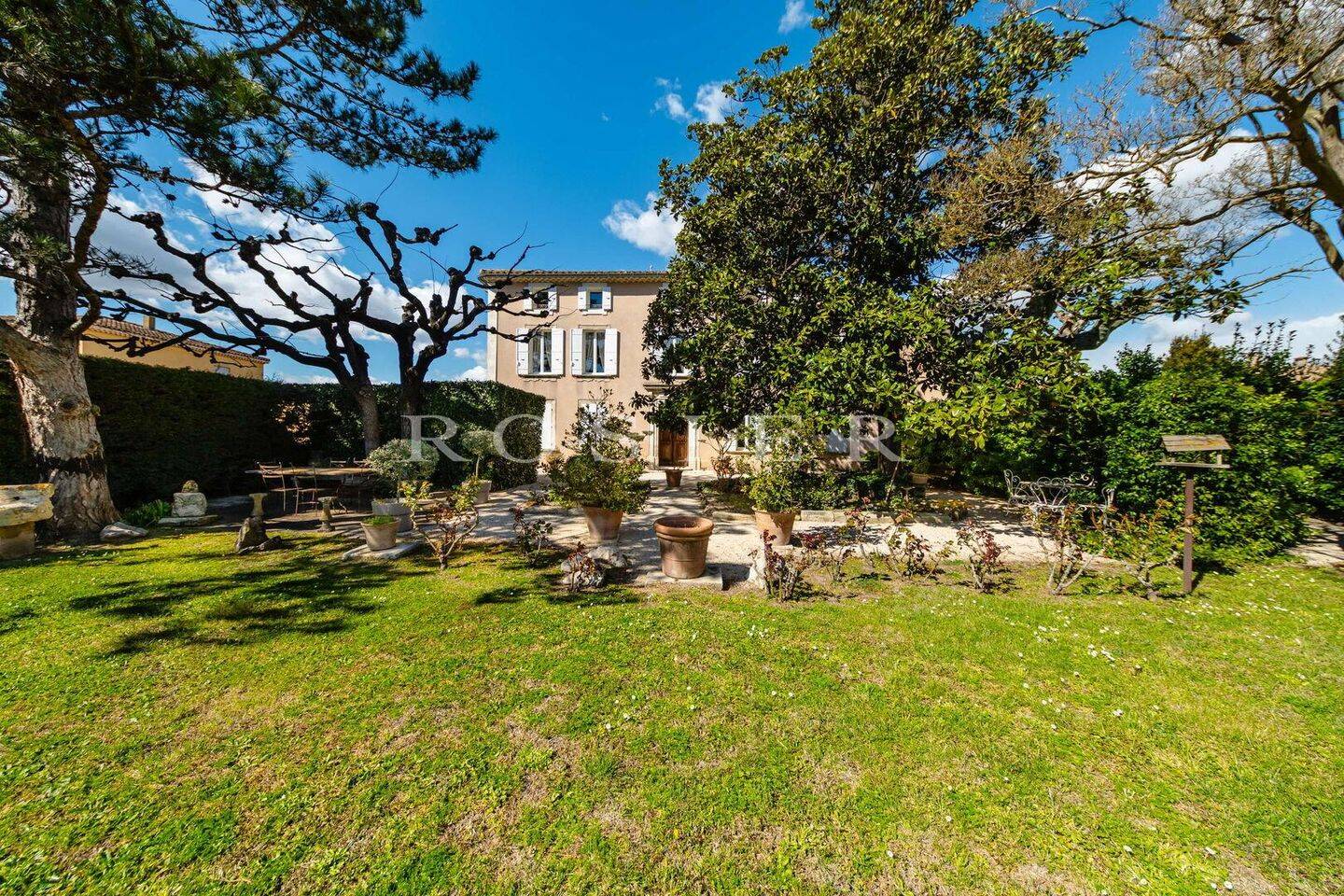 Maison 465 m² · à Althen-des-Paluds · 465 m² · 1 365 000 €