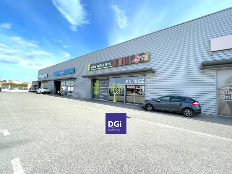 Local commercial à louer 4 838 € 350 m² de surface de vente Capouchiné Nimes 30900