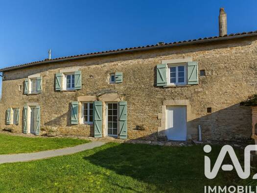 Maison à vendre 199 500 € 5 pièces 3 chambres 185 m² 1 853 m² de terrain La Magdeleine 16240