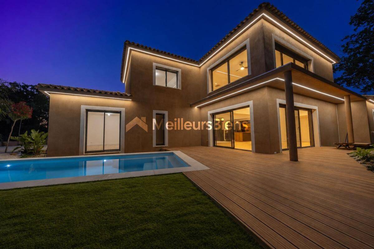 Maison 5 pièces 178 m² · à Roquebrune-sur-Argens · 178 m² · 899 000 €