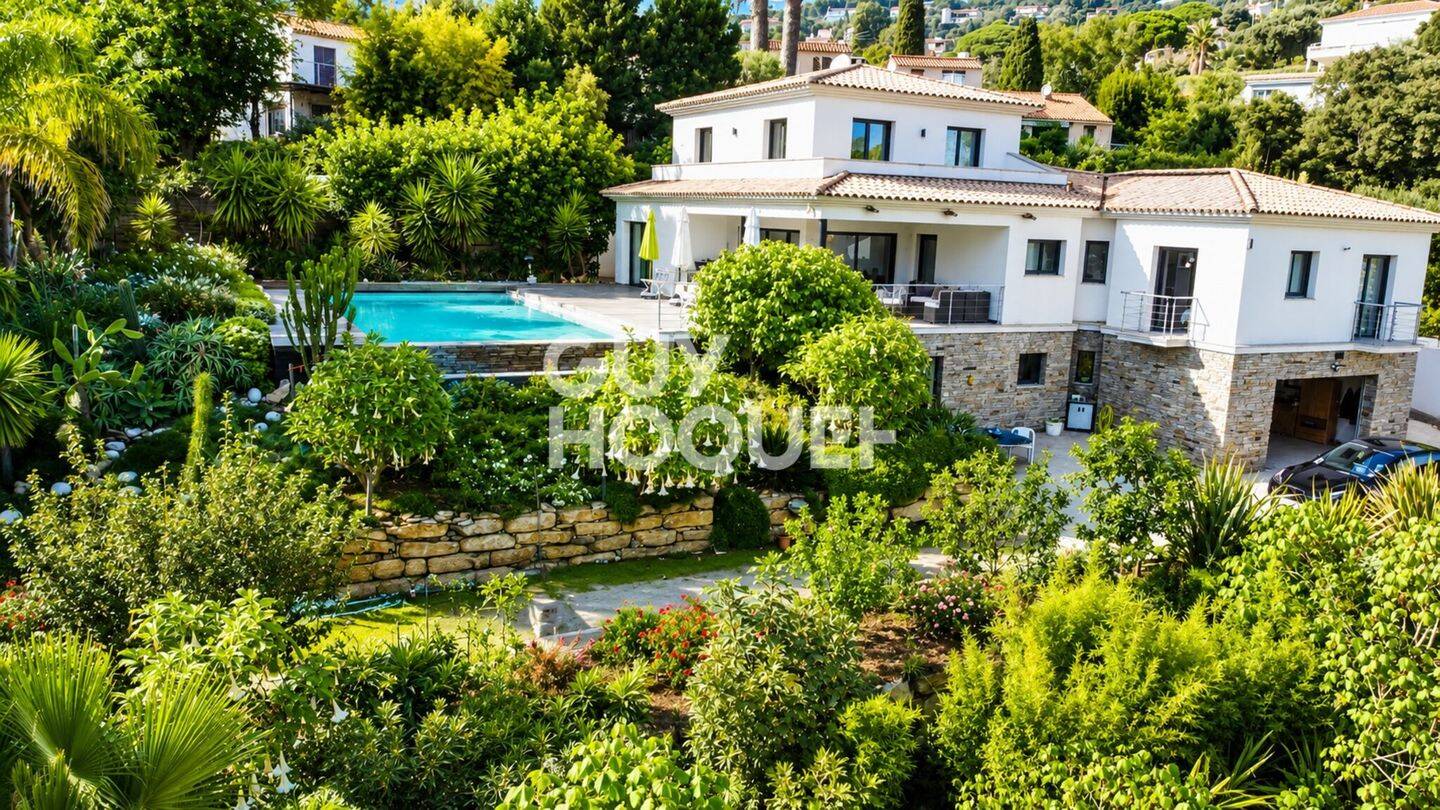 Maison 7 pièces 220 m² · à Cavalaire-sur-Mer · 220 m² · 2 150 000 €